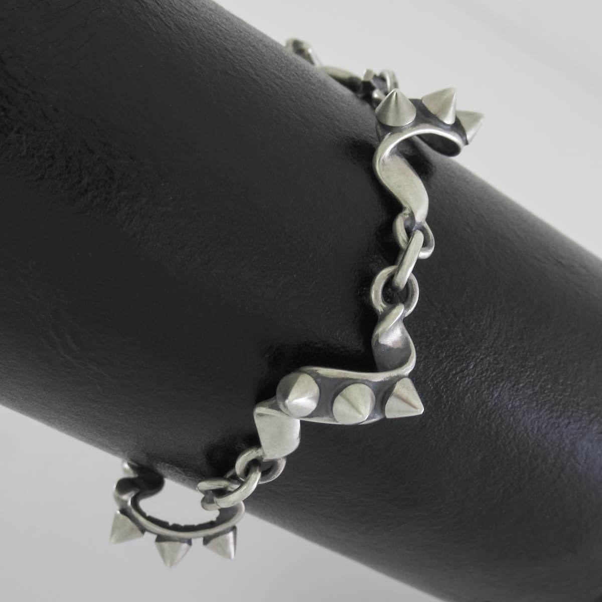 RAT RACE - Studs on Ribbon Bracelet / LOVE - EDEN ROCK STORE