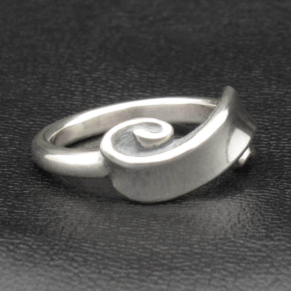 RAT RACE - Sweet Little Ribbon Ring / NONE - EDEN ROCK STORE