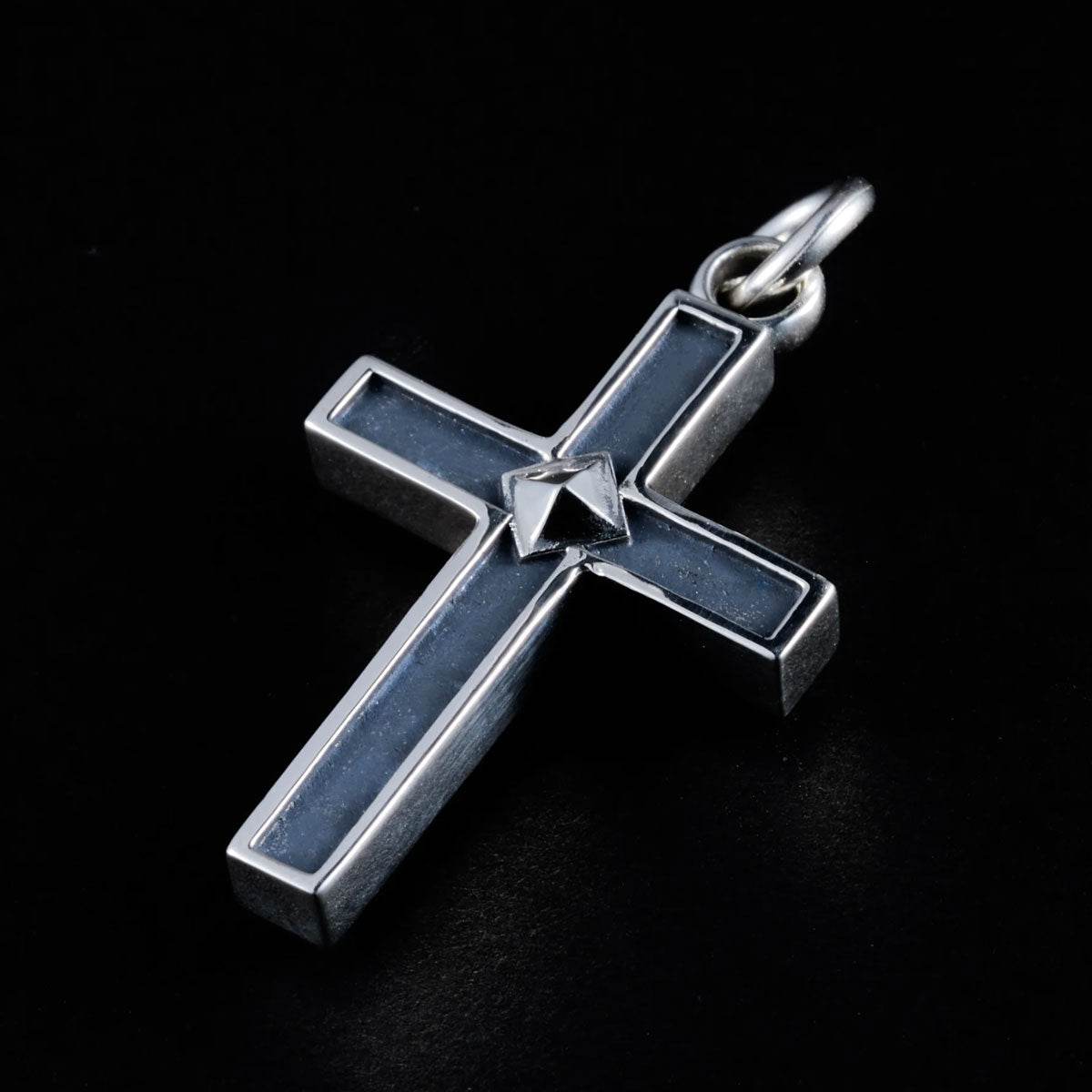 KART - Studs Cross Reverse Top - EDEN ROCK STORE